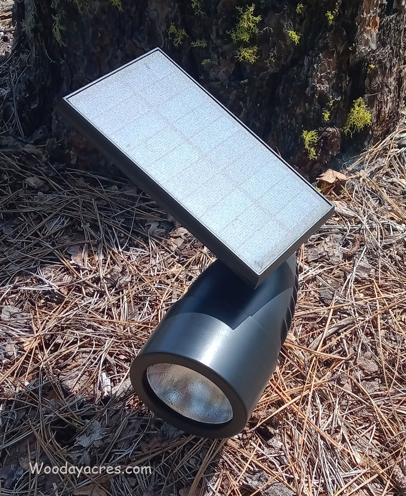 Directional solar spotlight